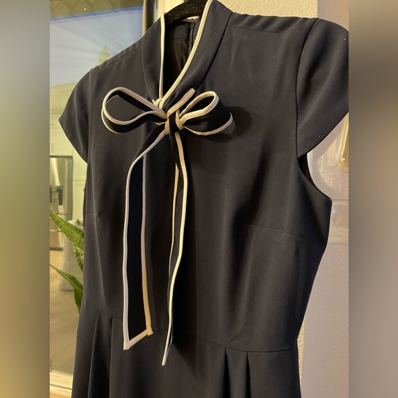 Classic knee length dress, great for work or special occasion - Picture 1 of 6